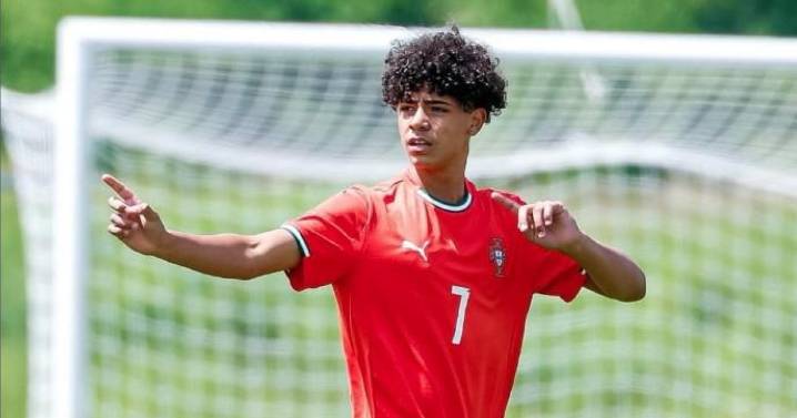 El reto intergeneracional al que se enfrenta Cristiano Ronaldo: jugar en el primer equipo junto a su hijo