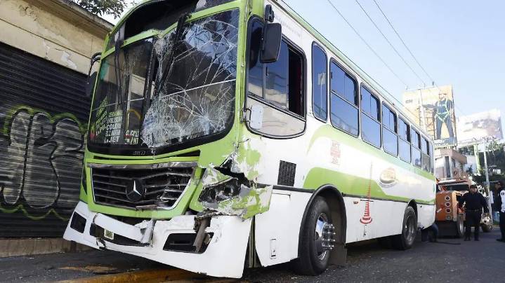 Carambola en Paseo Tollocan deja al menos 10 lesionados