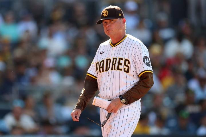 Manager Mike Shildt retires from Padres