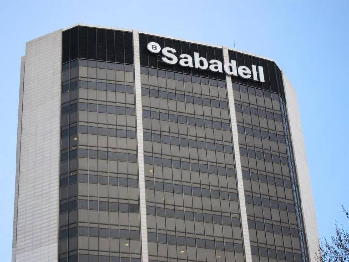 La aseguradora Zurich no irá a la OPA de BBVA sobre Sabadell