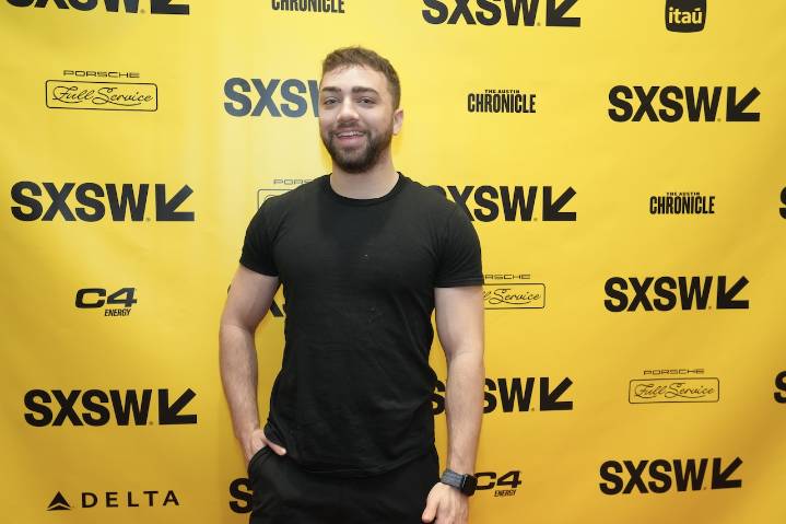 Videos of Mizkif throwing Starbucks at ex, Maya, resurface following Emiru accusatoins