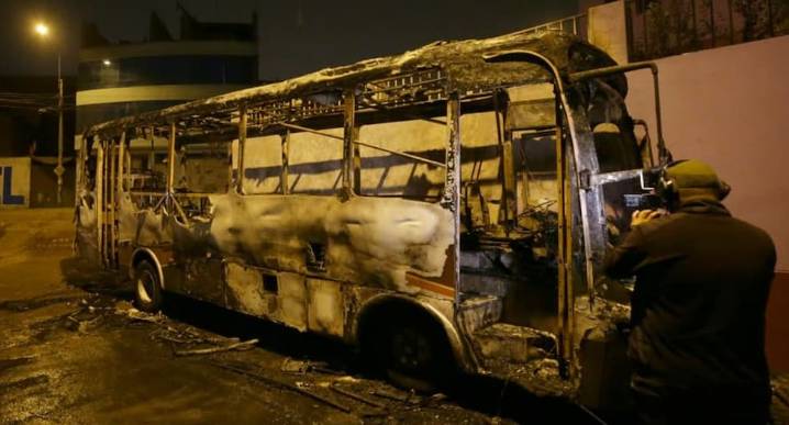 Bus en Santa Anita fue incendiado por presuntos extorsionadores