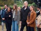 Los reyes y sus hijas entregan el Premio al ‘Pueblo Ejemplar de Asturias 2025’ a la Parroquia de Valdesoto