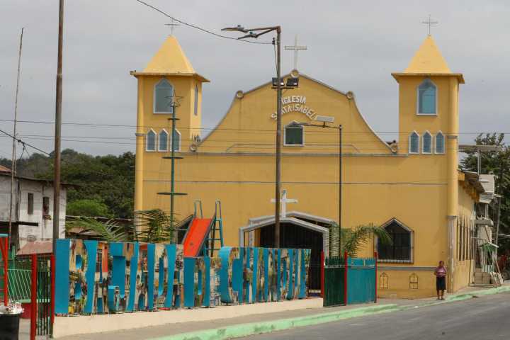 Tierra ancestral vs. un Estado carcelario: la batalla de la comuna Huancavilca en la costa ecuatoriana