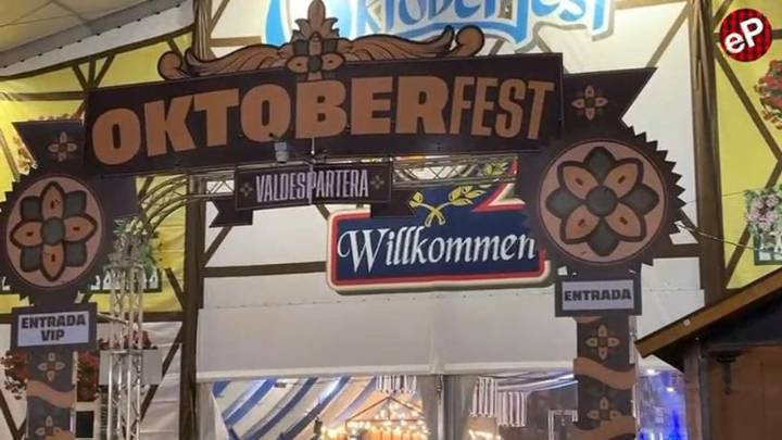 José Perinea (camarero de sala de la Oktoberfest): "Trabajar con gente que conoces ayuda a pasárselo sumamente bien"