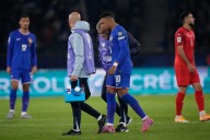 Mbappé anota pero sale lesionado en victoria de Francia en eliminatorias. Alemania se recupera