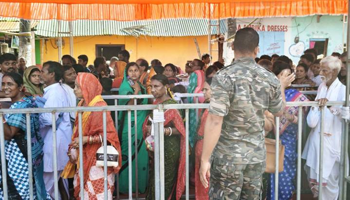 Over Two Lakh Devotees Witness Radha Pada Darshan At Sakhigopal Temple On Anla Navami