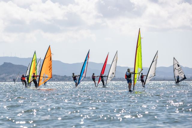 El Surfari Mar Menor vuelve a demostrar el potencial turístico y deportivo de la Costa Cálida