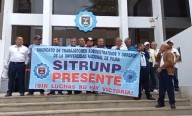 Trabajadores de la Universidad Nacional de Piura exigen cumplimiento de derechos laborales y mejoras salariales
