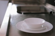 Quiet, la vajilla silenciosa que aspira a crear comedores menos estresantes