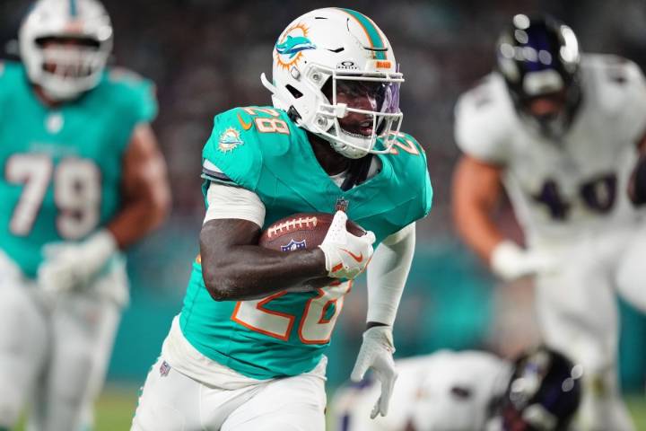 Lamar Jackson torches Miami with 4 TD passes in return from injury and Ravens rout Dolphins 28