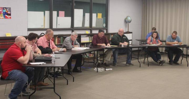 Frankfort school board approves contract with teachers, ending labor dispute