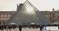 Fiscalía de Francia confirma arresto de 2 sospechosos por robo de Louvre: uno intentó huir del país