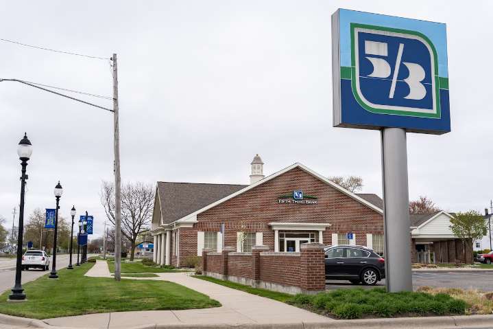 2 notable U.S. banks to merge in $10.9 billion deal