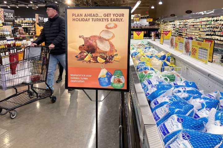“Crisis del pavo”: la gripe aviar y la inflación amenazan la cena de Thanksgiving