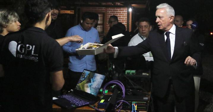 Víctimas del caso contra el expresidente Álvaro Uribe apelan el fallo que lo absolvió