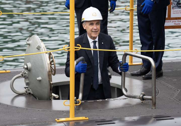 Carney tours Korean shipyard vying to build Canada's next submarine fleet
