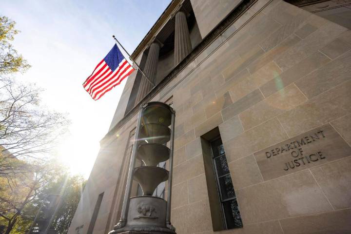 Fiscal de NJ rechaza plan de Trump de enviar supervisores electorales allí y a California