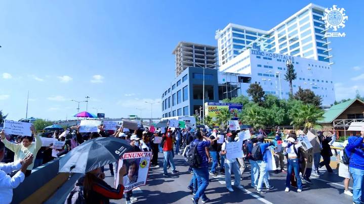 Estudiantes del ITL vuelven a bloquear principales vialidades de León; exigen salida de directivos