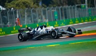 Pudo ser una desgracia: Liam Lawson estuvo a punto de atropellar a dos personas en el GP de México (Video)