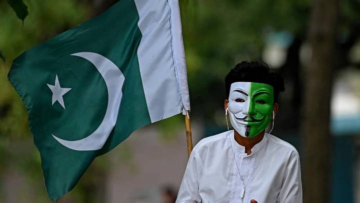 Shutdowns, altered forms, media bias: Commonwealth panel lists flaws in Pakistan polls