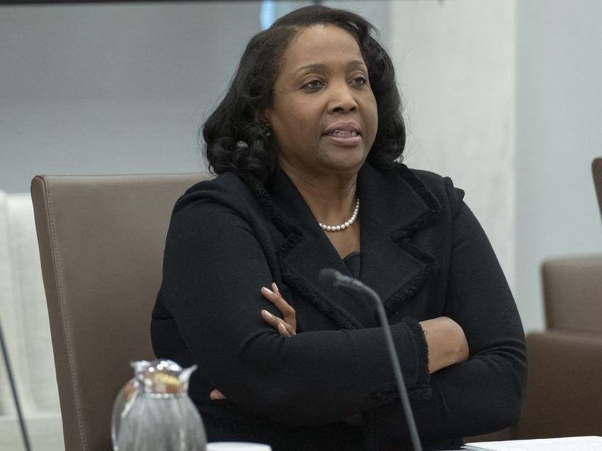 Supreme Court lets Lisa Cook remain at Federal Reserve for now