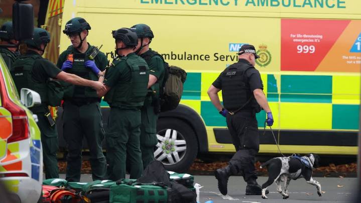 Un hombre atropelló y apuñaló a cuatro personas en Manchester en pleno Yom Kipur: hay dos muertos