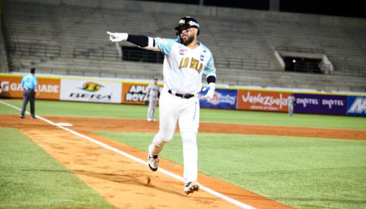 Cayo Bravos en el segundo contra Leones 13