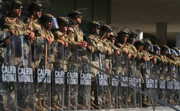 Newsom dice que Trump enviará 300 miembros de Guardia Nacional de California a Oregon