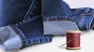 Con un truco de costura en casa: te explico cómo hacer un ruedo de pantalón visible o botamanga