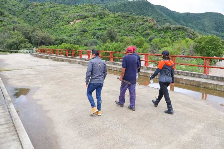 Colapsa tramo de puente vehicular en Huasca de Ocampo