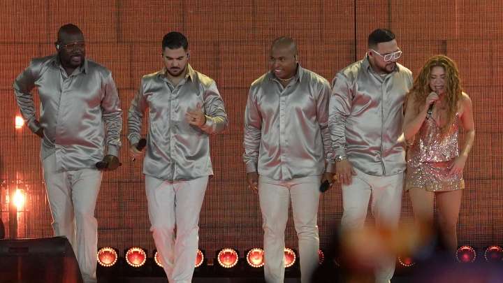 Al ritmo de la salsa: así fue la versión de ‘Sin Sentimiento’ de Shakira con el Grupo Niche en su regreso a Cali, Colombia