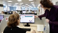 Los canales madrileños de apoyo a la mujer, la soledad o la maternidad atienden casi 2,7 millones de consultas este año