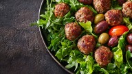 Ensalada de albóndigas o tarta de croquetas... descubre cuáles son las recetas más curiosas