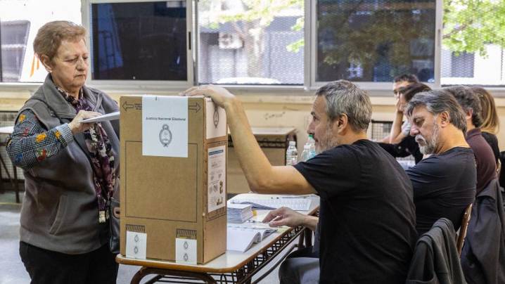 Ausentismo récord: participación electoral en Argentina cae al 41%