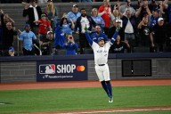 Toronto Blue Jays fan gives hilarious interview describing how he caught epic home run