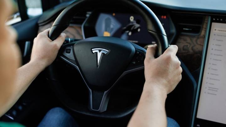 Don't Listen to Tesla Fans on Social Media. FSD Did Not Just Prevent a Plane Crash