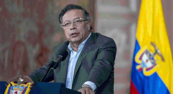 Petro deberá retractarse por decir que "una mujer libre hace lo que se le dé la gana con su clítoris y con su cerebro" Un juez le ordenó ofrecer disculpas públicas en el mismo espacio donde pronunció 