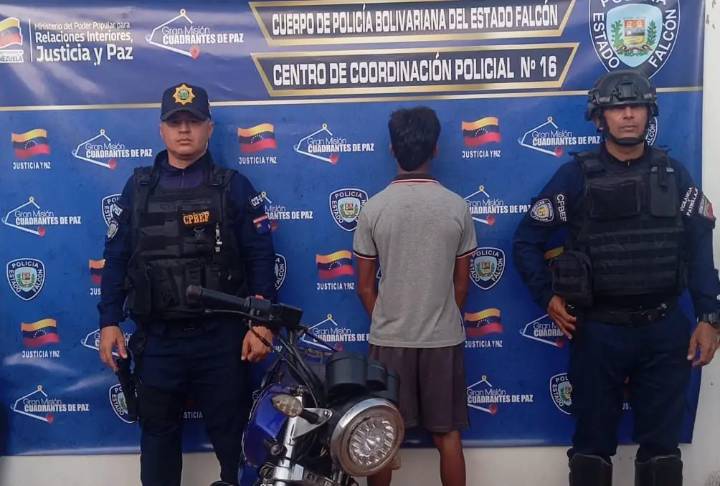 Aprehendido motorizado por maniobras prohibidas y resistencia a la autoridad
