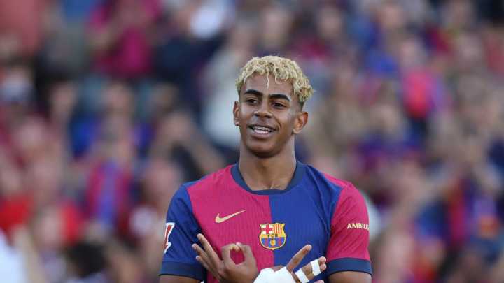 Lamine Yamal registra su nombre y su famoso gesto en Alicante: ropa, juegos y hasta torneos