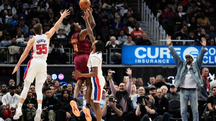 Donovan Mitchell scores 35 as the Cavaliers beat the Pistons 116