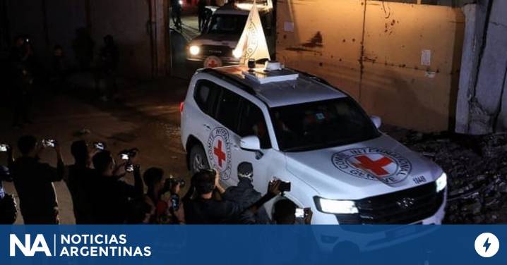 La Cruz Roja traslada a Israel el cuerpo de un rehén entregado por Hamás