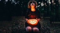 Los rituales más efectivos para cerrar ciclos y atraer buena fortuna en Halloween, segín tu signo del Zodíaco