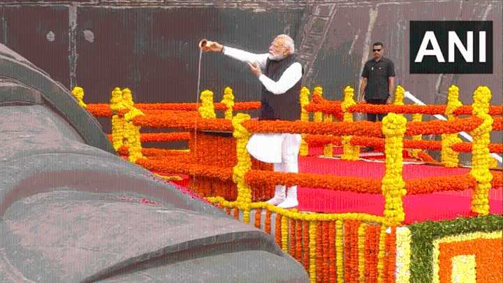PM Modi pays tribute to Sardar Vallabhbhai Patel on his 150th birth anniversary at Statue of Unity