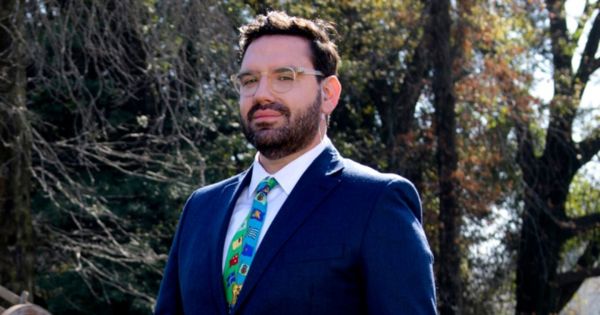 La increíble mansión de Damián Betular: extravagante y con una colección única