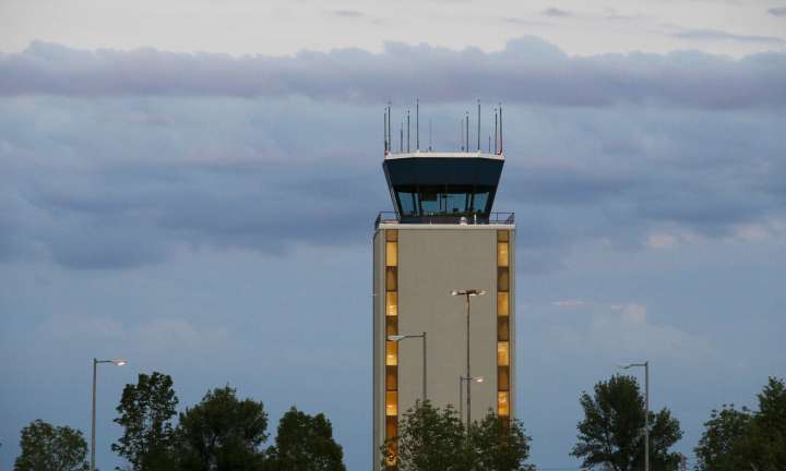 Air traffic controllers face stress amid shutdown, but flights stay secure