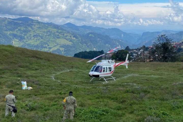 Conoce a los verdaderos héroes del rescate aéreo de habitantes de Chapula, Tianguistengo