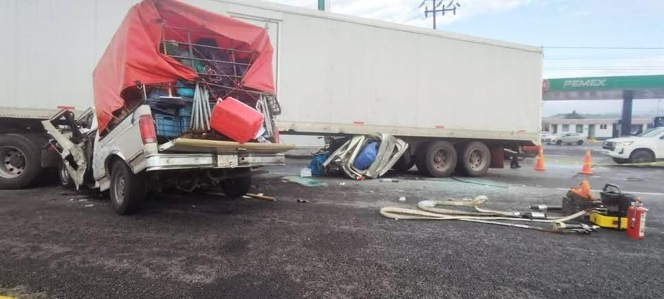 Choque múltiple en la México–Tuxpan deja tres personas sin vida
