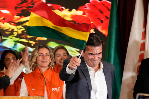 Paz dice que su triunfo abre una etapa de renovación en Bolivia y tiende la mano a otros partidos