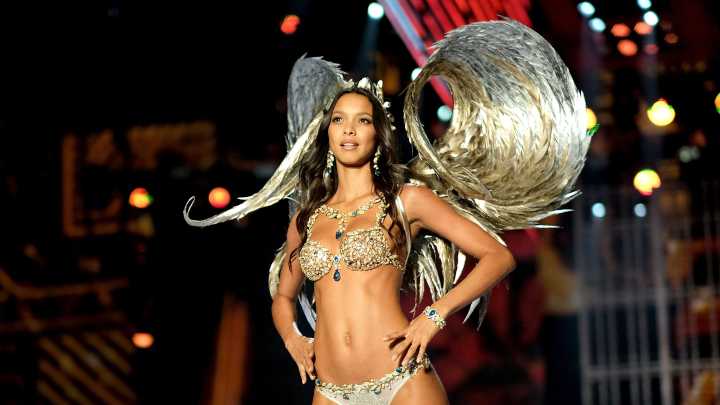 ¿Qué latinas marcaron la noche en Victoria’s Secret Fashion Show 2025? Desfile histórico